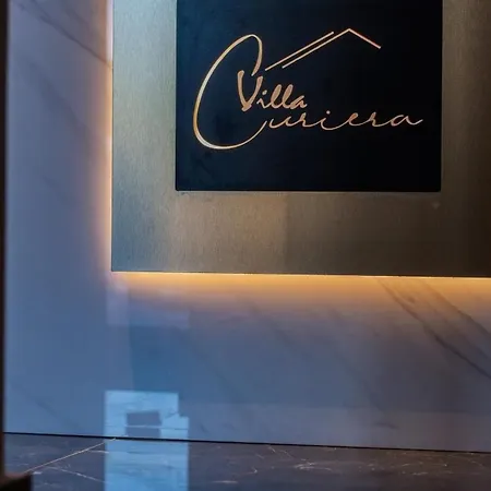 Vila Deluxe Curiera *