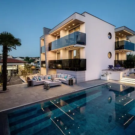 Villa Deluxe Curiera