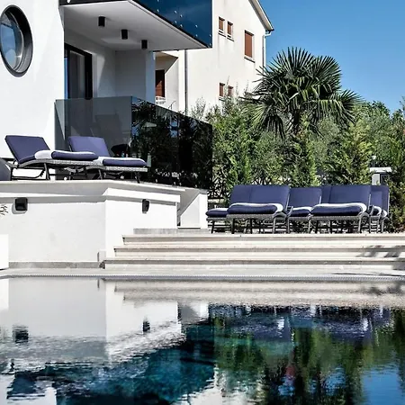 Deluxe Curiera Malinska